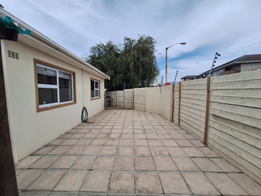 3 Bedroom Property for Sale in Heathfield Western Cape